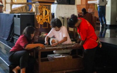 Gotong Royong Menyambut Natal