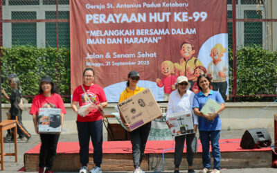 Semarak HUT-99: Jalan Sehat dan Lomba Yel-yel antar Lingkungan